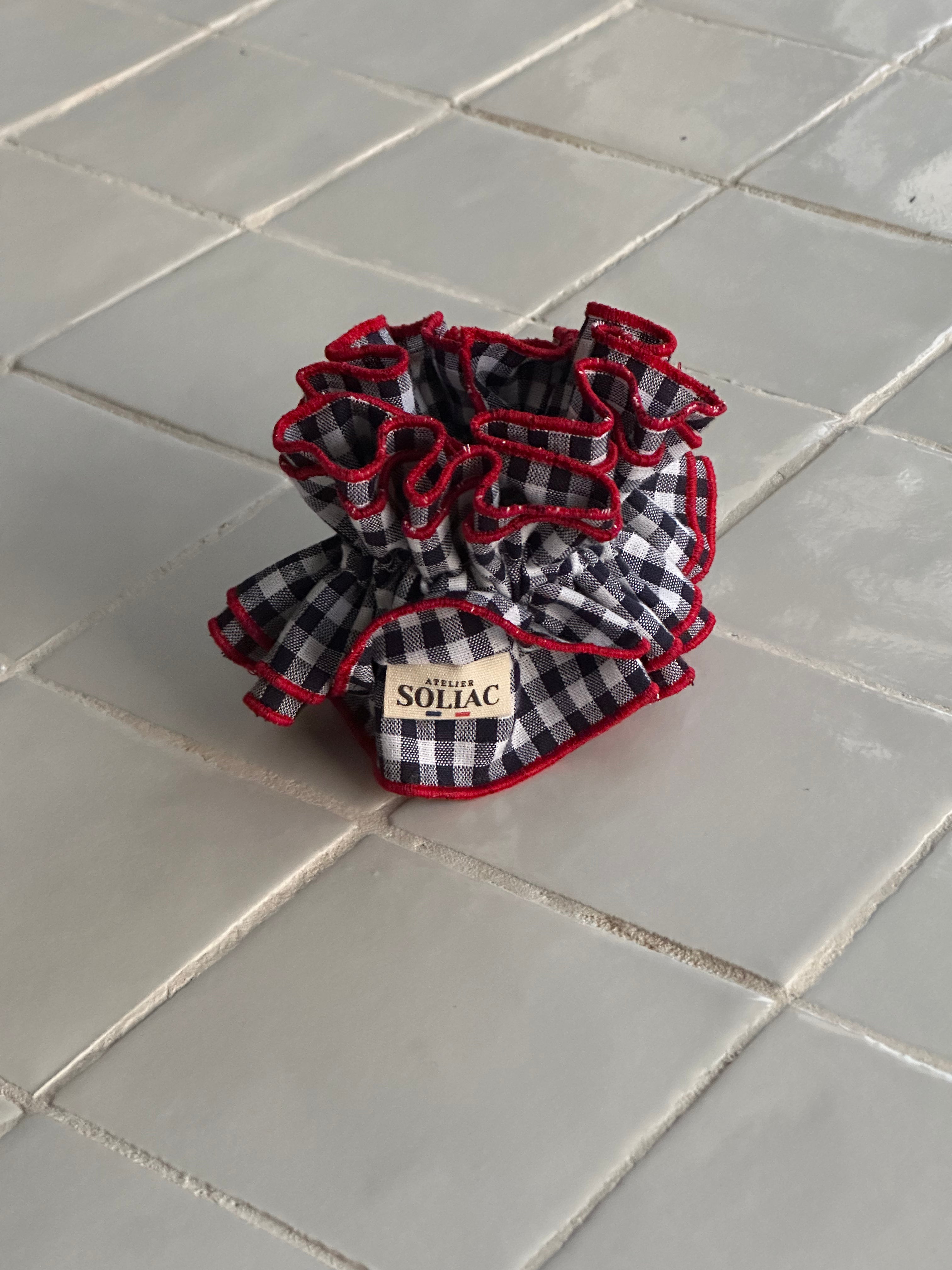 Chouchou double volant – Vichy Marine bord Rouge1