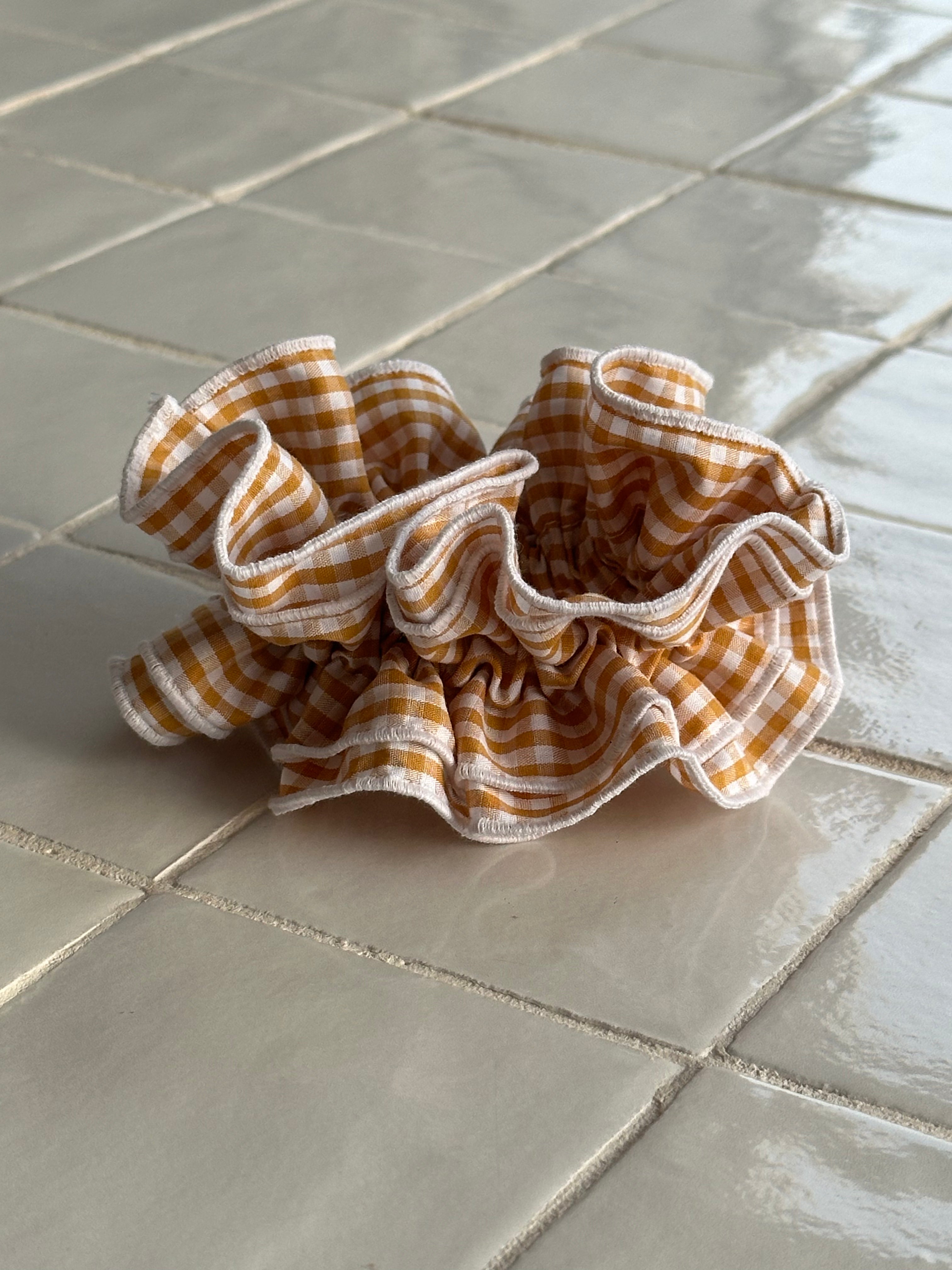 Chouchou double volant – Vichy moutarde bord Blanc